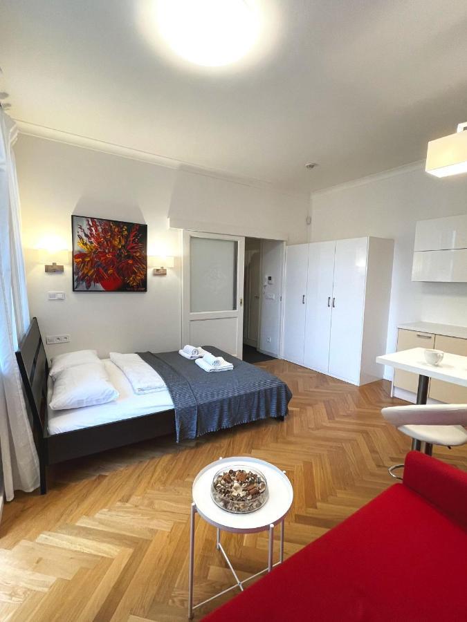 Friendly Apartments In Praga Esterno foto