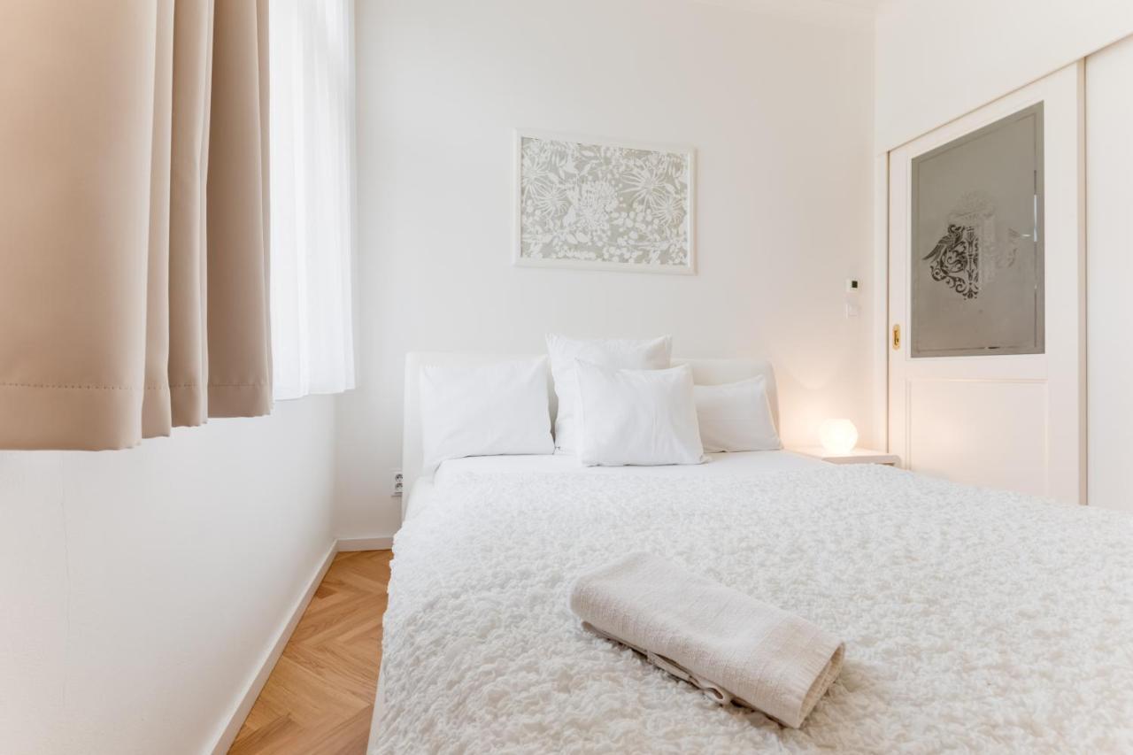 Friendly Apartments In Praga Esterno foto