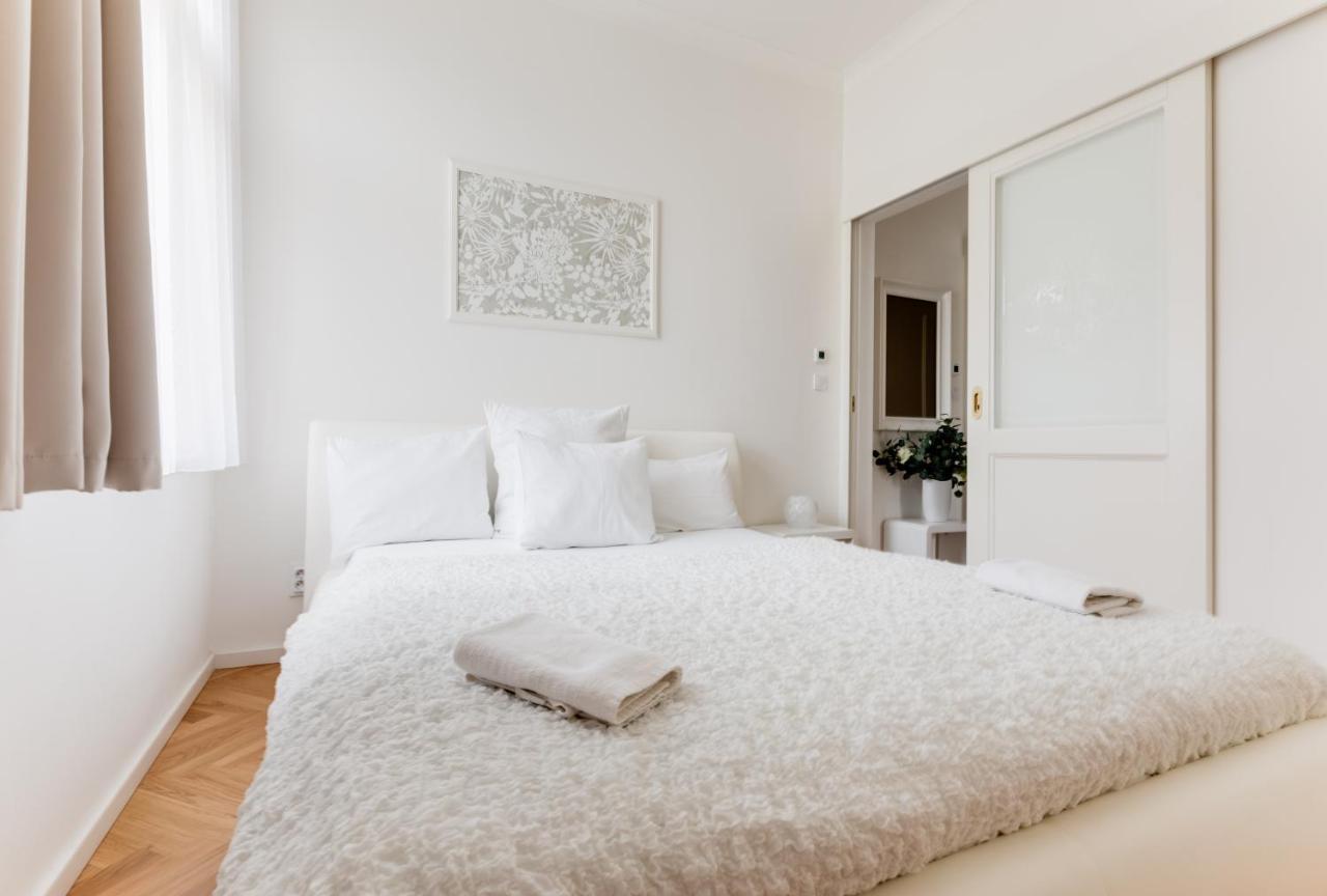 Friendly Apartments In Praga Esterno foto