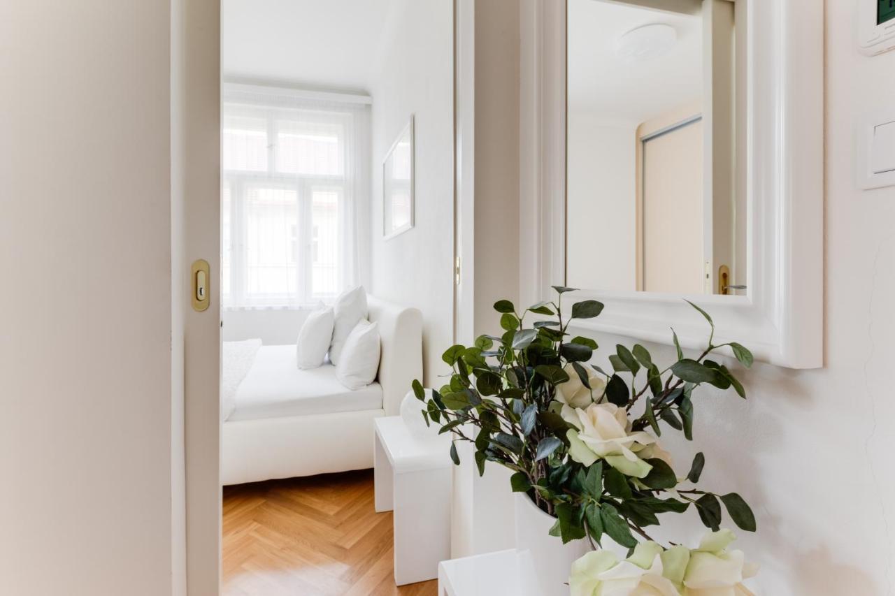 Friendly Apartments In Praga Esterno foto