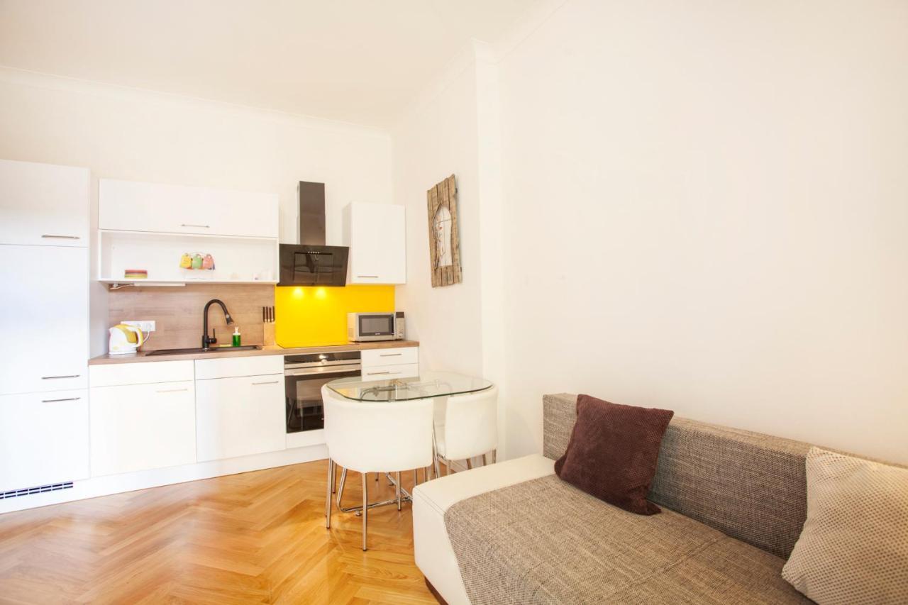 Friendly Apartments In Praga Esterno foto